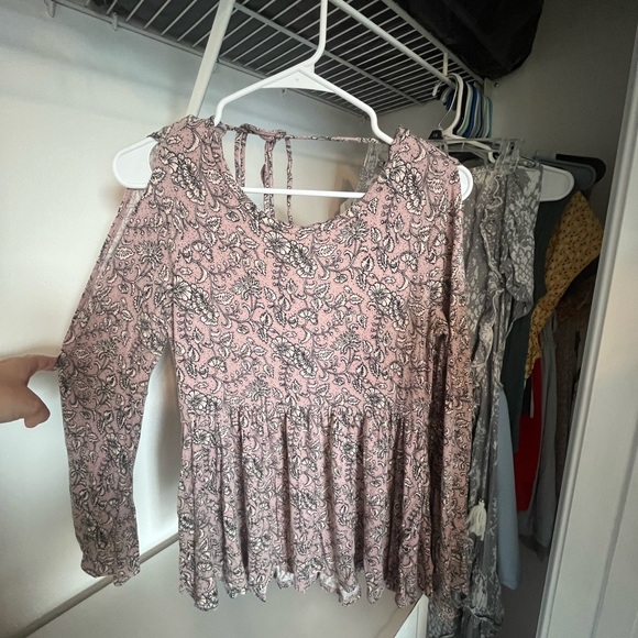 Cute top - Picture 1 of 3